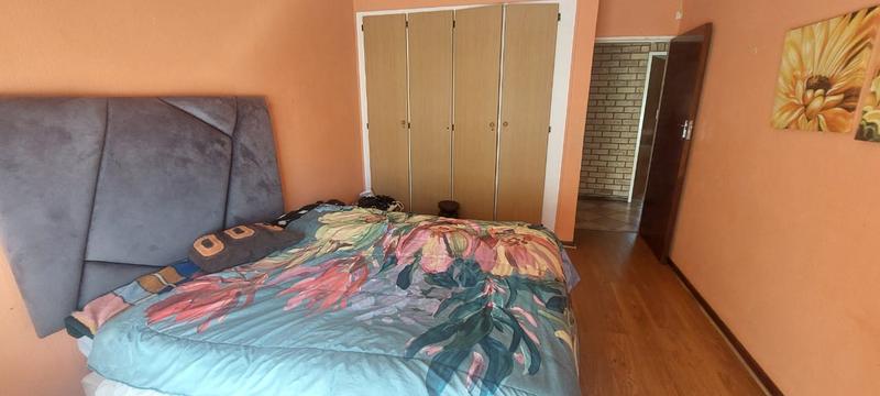 5 Bedroom Property for Sale in Riviera Park North West
